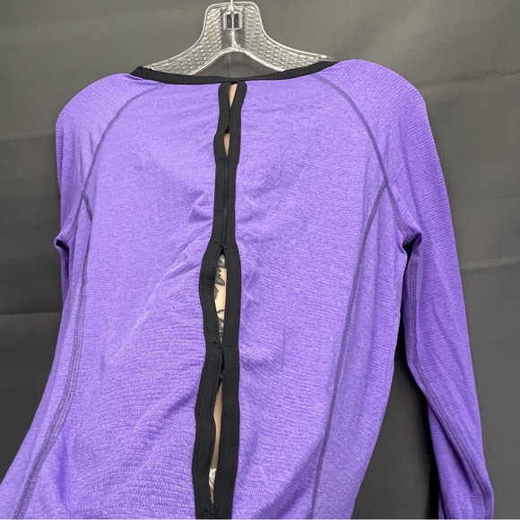 Purple LULULEMON runners top long sleeve with venting holes and reflectors - Picture 6 of 12